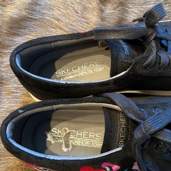 SKECHERS velvet embroidered floral shoes sneakers - Picture 6 of 6